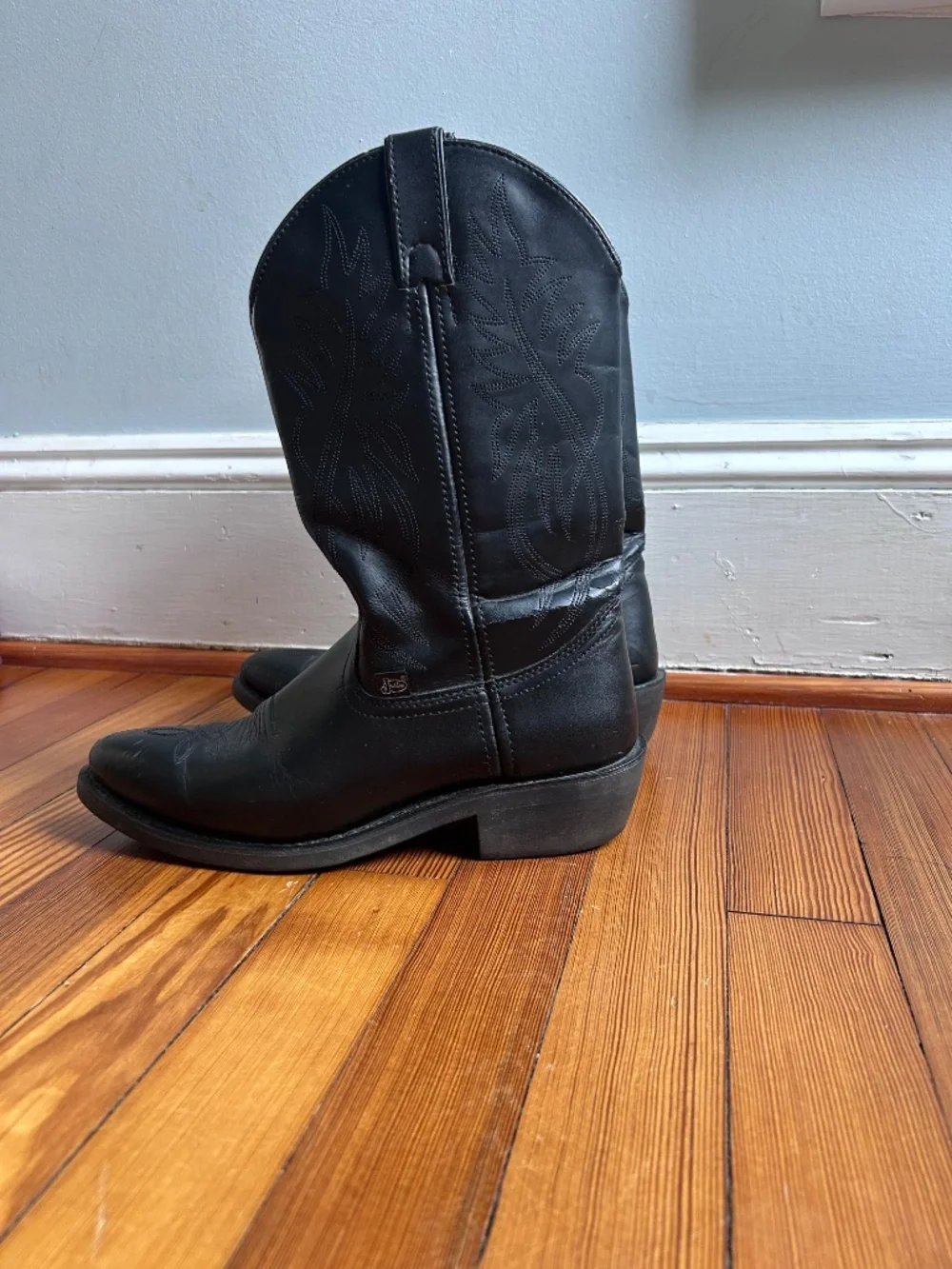 All Black Leather Cowboy Boots – Size 9